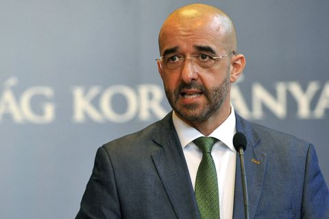 Kovács Zoltán, Dömötör Csaba és Farkas Örs is karanténba került Hollik István miatt