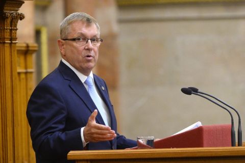 Matolcsy György, a Magyar Nemzeti Bank elnöke felszólal a jegybank 2017-es üzleti jelentése és beszámolója, valamint az annak elfogadásáról szóló országgyűlési határozati javaslat együttes általános vitájában az Országgyűlés plenáris ülésén 2018. október 18-án.
