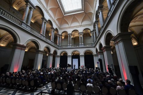 Baán László főigazgató (k) beszél a felújított Szépművészeti Múzeum nyitóünnepségén 2018. október 30-án. A múzeum október 31-én nyílik meg a nagyközönség előtt a három éven át tartó, átfogó rekonstrukció után.