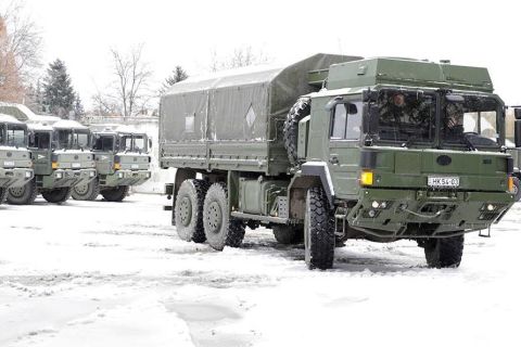 1,2 milliárdért vesz teherautókat a Magyar Honvédség