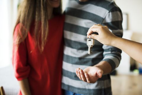 Kutatás: a fiatalok csupán 37 százaléka tud készpénzből lakást vásárolni