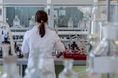 Megszűnt az állami mikrobiológiai laborszolgáltatás Veszprémben