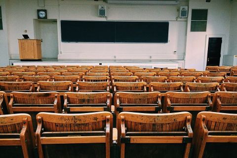 Sokkolóan zuhan a magyarországi felsőoktatásban tanulók aránya