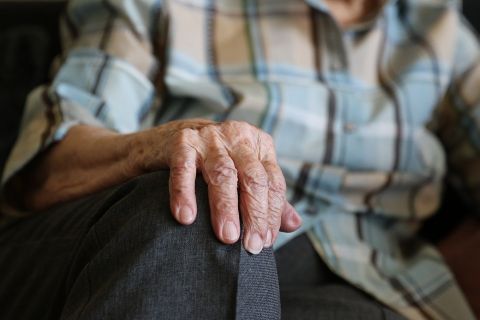 Rendkívüli nyugdíjkiegészítést kapnak a cseh nyugdíjasok