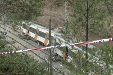 Kisiklott egy vonat Barcelona közelében, egy ember meghalt