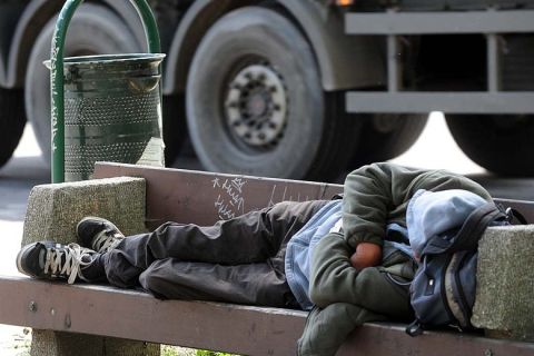 31-en fagytak halálra a hajléktalantörvény kihirdetése óta