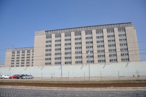 A Fővárosi Büntetés-végrehajtási Intézet 3. sz. objektuma, avagy a Maglódi úti büntetés-végrehajtási intézet utcára néző részei.