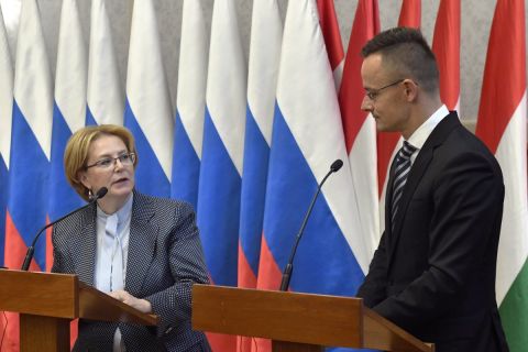 Veronika Szkvorcova orosz egészségügyi miniszter és Szijjártó Péter külgazdasági és külügyminiszter a magyar-orosz kormányközi gazdasági együttműködési bizottság ülése után tartott sajtótájékoztatón a minisztériumban 2018. november 22-én.