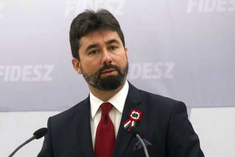 Nem áll meg a Fidesz aláírásgyűjtése, mert migráns