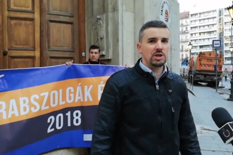 Rabszolgatörvény: lezárta a Pénzügyminisztérium bejáratát a Jobbik