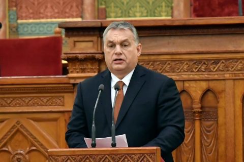 Orbán Viktor miniszterelnök beszédet mond az Antall József néhai miniszterelnök halálának 25. évfordulója alkalmából rendezett Küldetés és szolgálat című emlékkonferencián az Országház Felsőházi üléstermében 2018. december 11-én.