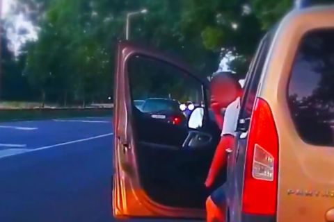 Ritka pofátlan sofőrről mutatott videó a rendőrség, ezt nehéz lesz überelni