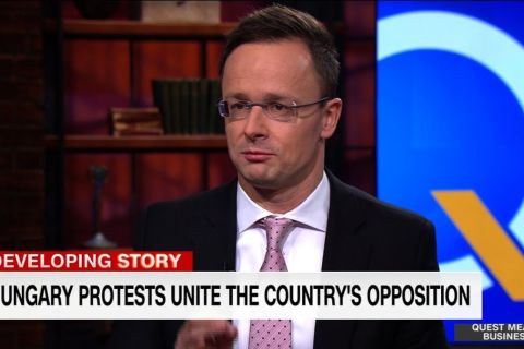 Úgy felkérdezte a CNN riportere Szijjártó Pétert, hogy Soros György adta a másikat