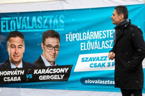 Horváth Csaba, az MSZP főpolgármester-jelöltje, miután leadta szavazatát a baloldali pártok főpolgármester-jelölti előválasztásán a XXI. kerületi Görgey Artúr téren 2019. január 28-án.