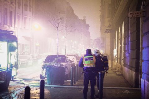 Egy középkorú férfi halhatott meg az éjszakai budapesti kollégiumi tűzben