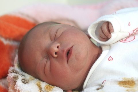 Az új év első újszülöttje, Sinka Vanda a Borsod Abaúj Zemplén Megyei Központi Kórház és Egyetemi Oktatókórház szülészetén 2019. január 1-jén.
