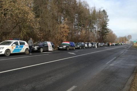 Forgalomlassító tüntetést tartottak Nagykanizsán ellenzékiek és szakszervezetek