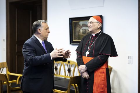 A Miniszterelnöki Sajtóiroda által közreadott képen Orbán Viktor miniszterelnök és Mario Zenari nuncius a miniszterelnök hivatalában, a Karmelita kolostorban Budapesten 2019. január 22-én.