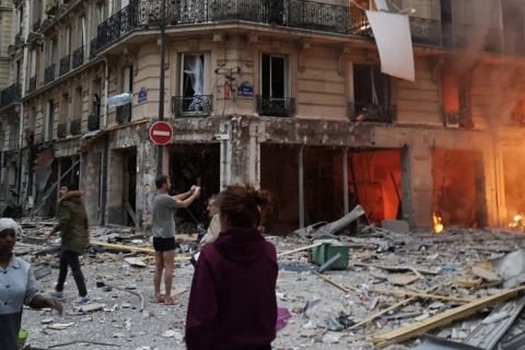 Robbanás volt Párizsban, több ember megsérült