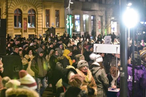 Orbánék ellen tüntettek Szegeden csütörtök este