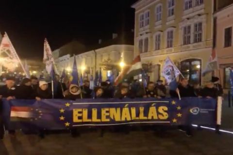 Tüntettek Orbánék ellen Székesfehérváron