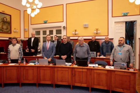 Leszavazta a XV. kerületi Fidesz az ápolók és bölcsődei dolgozók béremelését