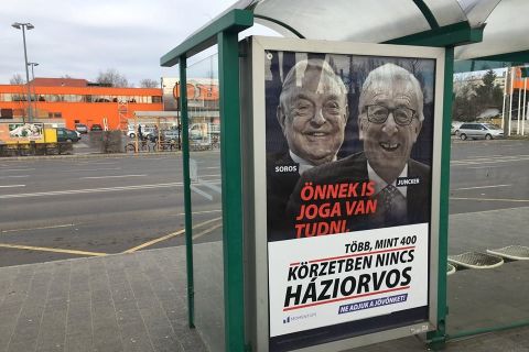 Kijavította a Momentum a Fidesz legújabb sorosozó plakátjait
