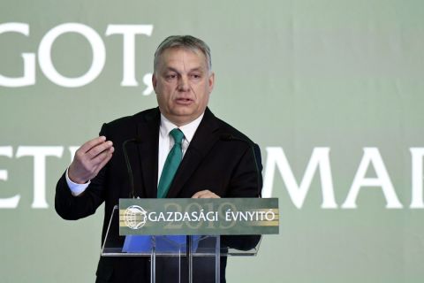 Orbán Viktor miniszterelnök beszédet mond a Magyar Kereskedelmi és Iparkamara gazdasági évnyitóján a budapesti New York Palace szállodában 2019. február 27-én.