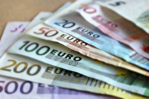 DK: Tegyen intézkedéseket a kormány az euró azonnali bevezetésére!
