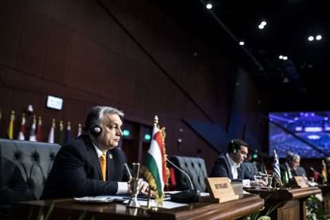 A Miniszterelnöki Sajtóiroda által közreadott képen Orbán Viktor miniszterelnök (b) az Európai Unió és az Arab Liga első alkalommal megrendezett csúcstalálkozóján az egyiptomi Sarm-es-Sejkben 2019. február 24-én.