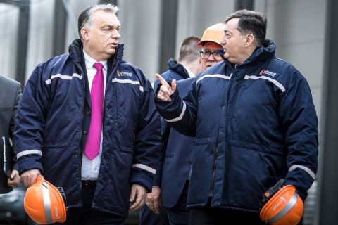 Orbán Viktor a Mészáros Lőrinc érdekeltségébe tartozó visontai búzafeldolgozó átadásán 2019. február 11-én.
