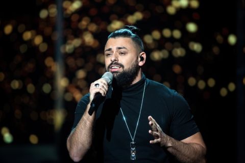 Pápai Joci énekli a győztes Az én apám című dalt  A Dal 2019 televíziós versenyen a Médiaszolgáltatás-támogató és Vagyonkezelő Alap (MTVA) óbudai stúdiójában 2019. február 23-án.