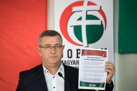 Szilágyi György, a Jobbik szóvivője, parlamenti frakcióvezető-helyettes a párt rendkívüli kongresszusa után tartott sajtótájékoztatón az Országgyűlés Irodaházában 2019. február 23-án.