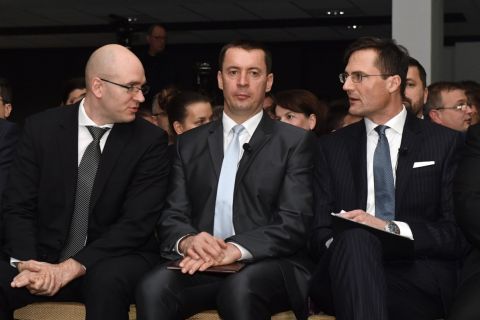 Sneider Tamás pártelnök (k), Gyöngyösi Márton elnökhelyettes, frakcióvezető (j) és Z. Kárpát Dániel országgyűlési képviselő a Jobbik évadnyitó rendezvényén a budapesti Dürer Kertben 2019. február 2-án.