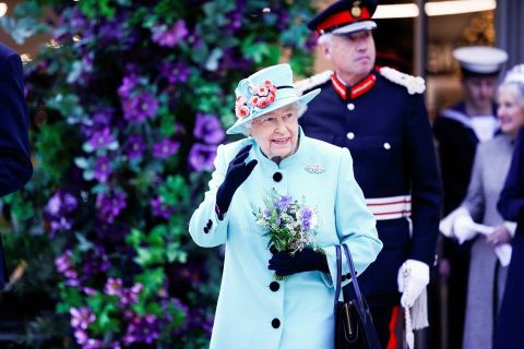 A 93 éves Erzsébet királynő is felhagy az autóvezetéssel