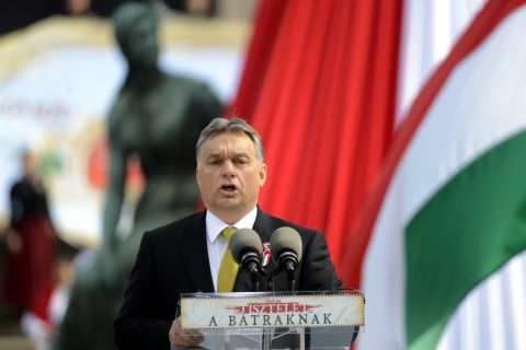 Álhír terjed a neten Orbán Viktorról, ezrek dőltek be neki