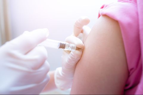 Lesöpörte az oltásellenesek érvelését az Alkotmánybíróság: elvehetik a gyereket, ha nem kap védőoltást
