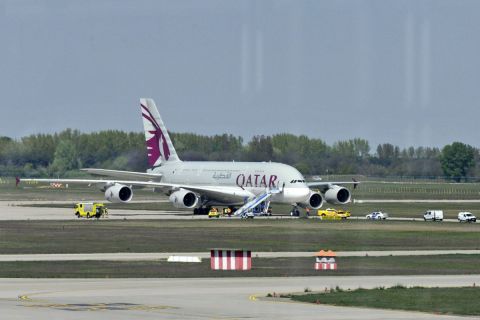 A Qatar Airways Dohából Londonba tartó járata a Liszt Ferenc-repülőtéren 2019. április 19-én.
