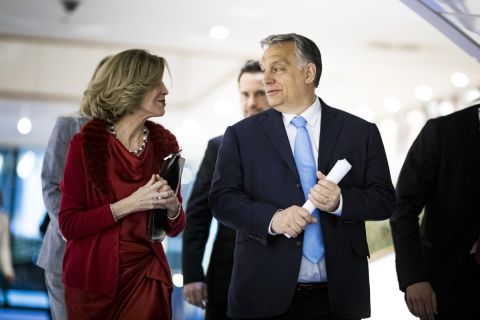 Orbán Viktor miniszterelnök érkezik a kereszténydemokrata pártokat tömörítő politikai szövetség, a CDI tanácskozására Brüsszelben, az Európai Parlament épületében 2019. április 10-én.