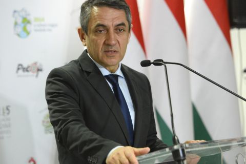 Potápi Árpád János, a Miniszterelnökség nemzetpolitikáért felelős államtitkára sajtótájékoztatót tart a budapesti Roosevelt Irodaházban 2019. március 26-án.