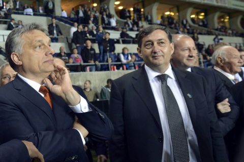 Orbán Viktor miniszterelnök és Mészáros Lőrinc, a Puskás Akadémia elnöke a felcsúti Puskás Akadémia Pancho Aréna első hivatalos mérkőzése után 2014. április 21-én.