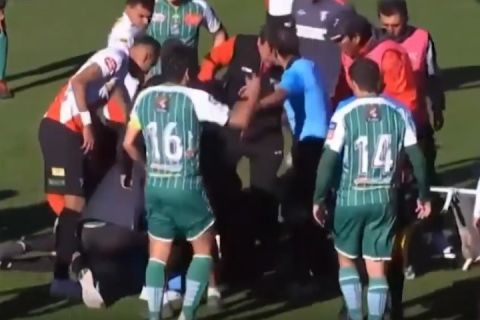 Összeesett a meccsen, és meghalt egy fiatal focibíró Bolíviában