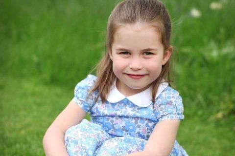 Friss fotókon a 4 éves Sarolta hercegnő