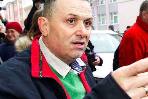 Galambos Lajos, a Lagzi Lajcsi néven ismert zenész távozik a székesfehérvári büntetés-végrehajtási intézetből 2016. január 24-én.