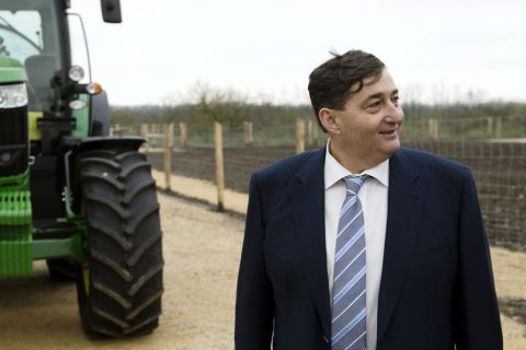 Mészáros Lőrinc (Fidesz-KDNP) felcsúti polgármester a Búzakalász 66 Felcsút Kft. bányavölgyi mangalicatelepének avatásán a Fejér megyei Alcsútdobozon 2014. november 18-án.