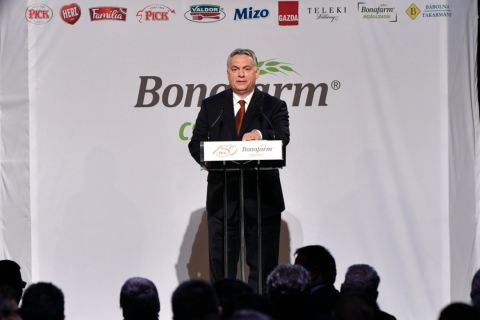 Orbán Viktor miniszterelnök beszédet mond a Pick fennállásának 150. és a Bonafarm csoport születésének 10. évfordulója alkalmából megrendezett gálarendezvényen a Várkert Bazárban 2019. május 16-án.