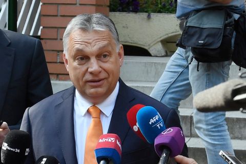 Orbán Viktor miniszterelnök, a Fidesz elnöke a sajtó munkatársainak nyilatkozik, miután leadta szavazatát az európai parlamenti választáson a főváros XII. kerületében a Zugligeti Általános Iskolában kialakított 53-as szavazókörben 2019. május 26-án.