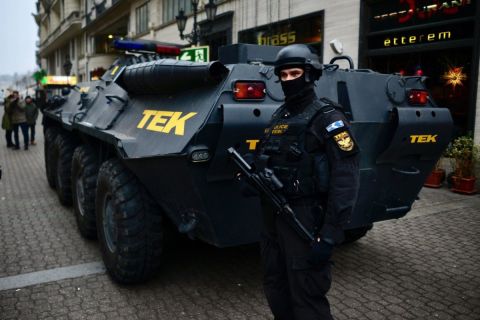 Kivonult a TEK az osztrák határhoz a bécsi terrortámadás után