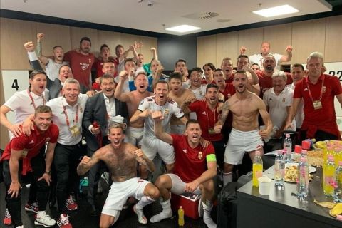 A magyar válogatott a Wales elleni győztes meccse után.