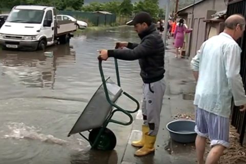 Házak százait öntött el az árvíz Romániában